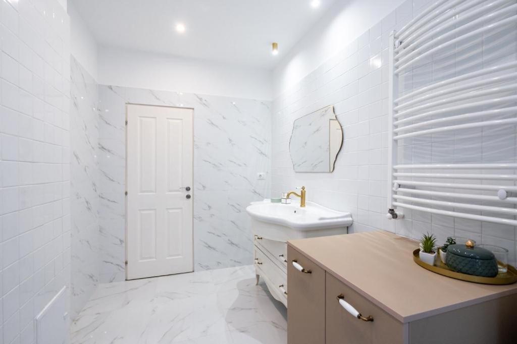 Wonderful Victorie Apartment Boekarest Buitenkant foto